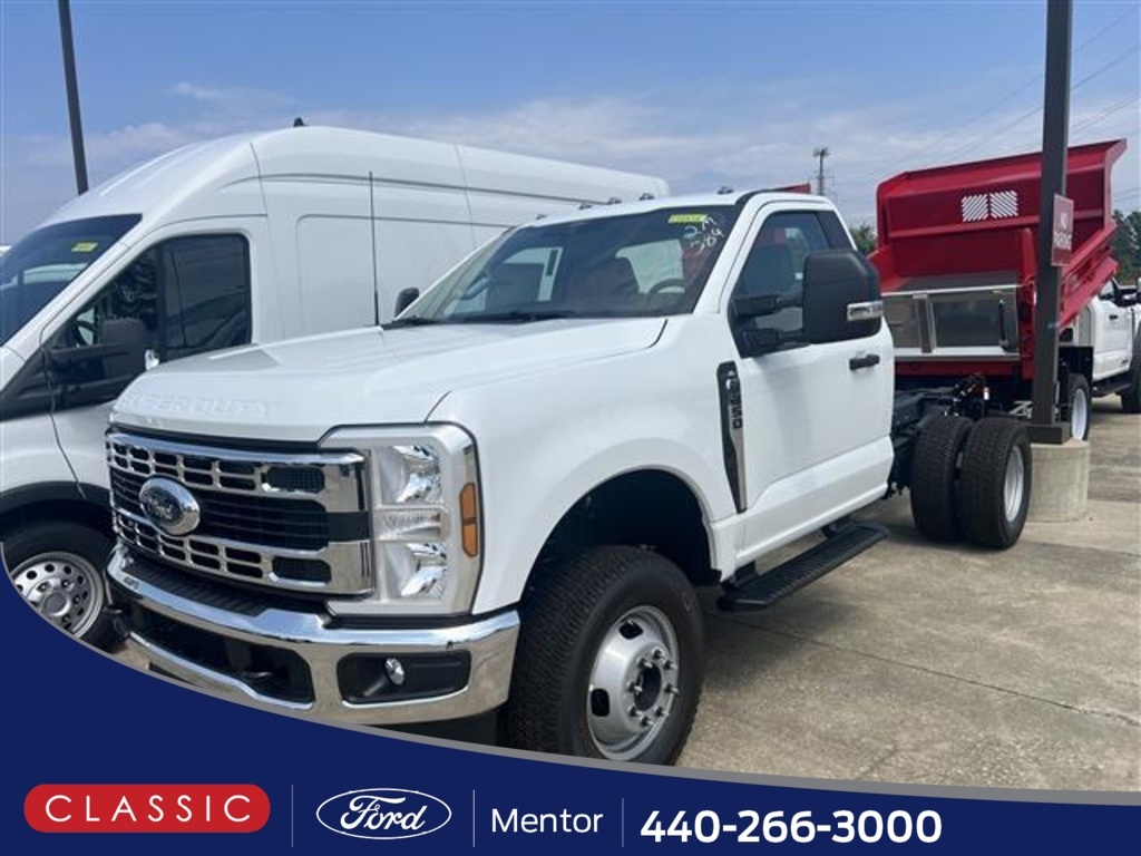 2025 Ford F-350 Super Duty Chassis Cab XL's photo