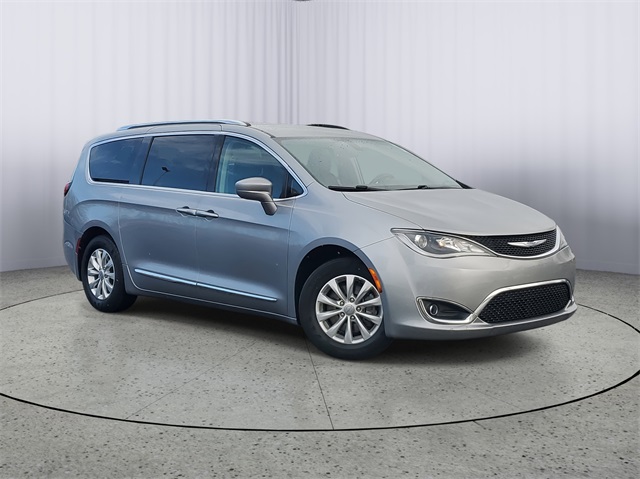 2018 Chrysler Pacifica Touring L Plus's photo