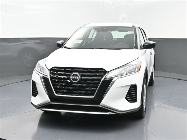 2025 Nissan Kicks Play S photo 2