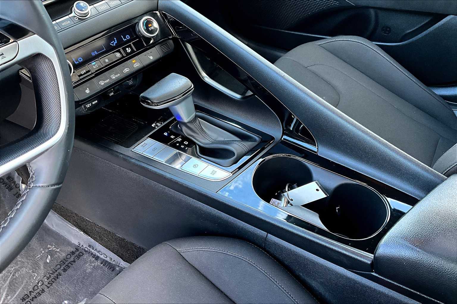 2024 Hyundai Elantra SEL Convenience photo 14