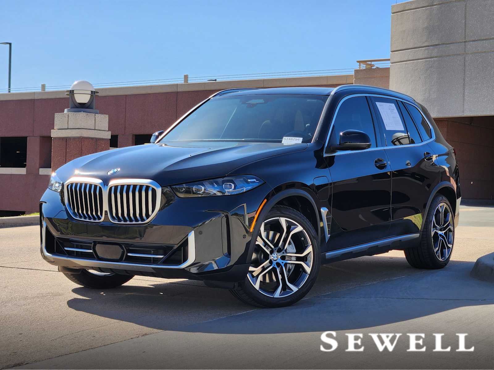 2026 BMW X5 50e's photo