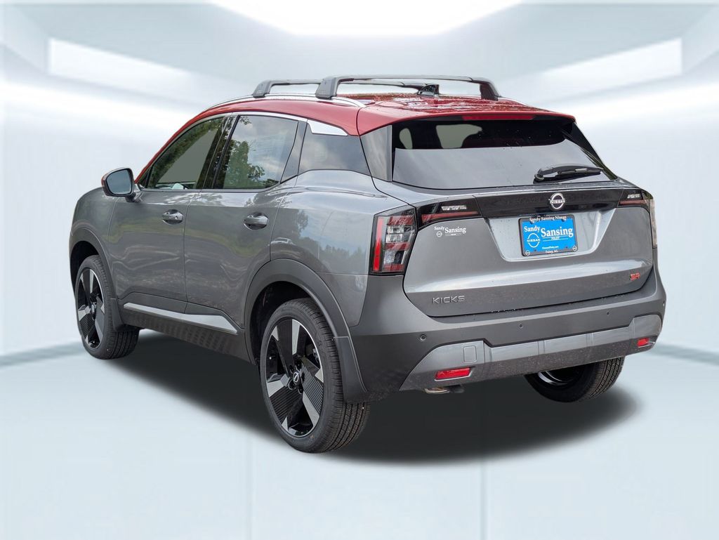 2026 Nissan Kicks SR photo 2