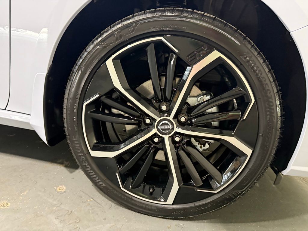 2025 Nissan Altima SR photo 9