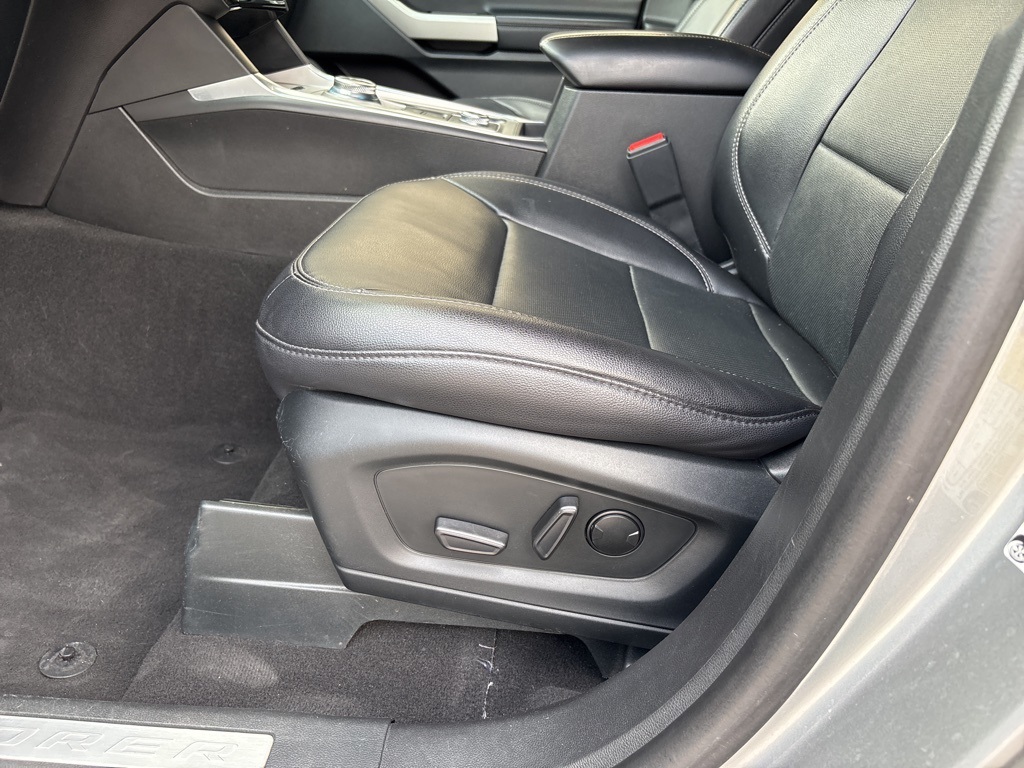 2023 Ford Explorer Limited photo 13