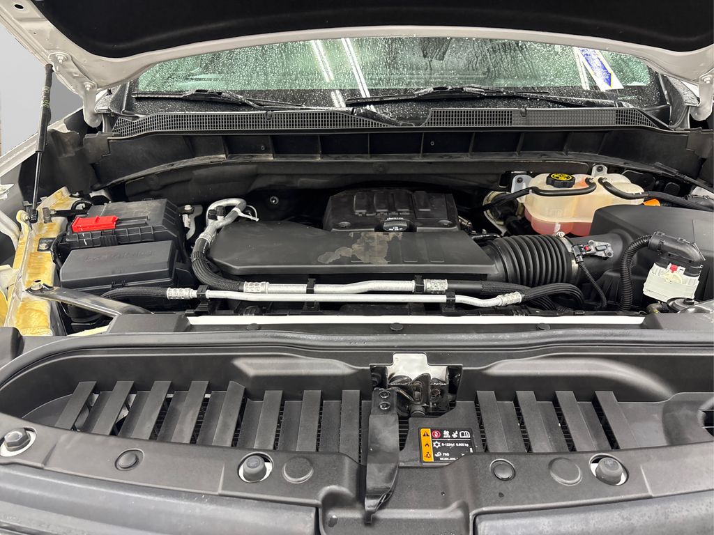 2023 Chevrolet Silverado 1500 LT photo 2