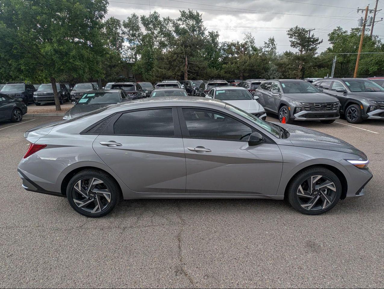 2025 Hyundai Elantra Hybrid SEL Sport photo 7