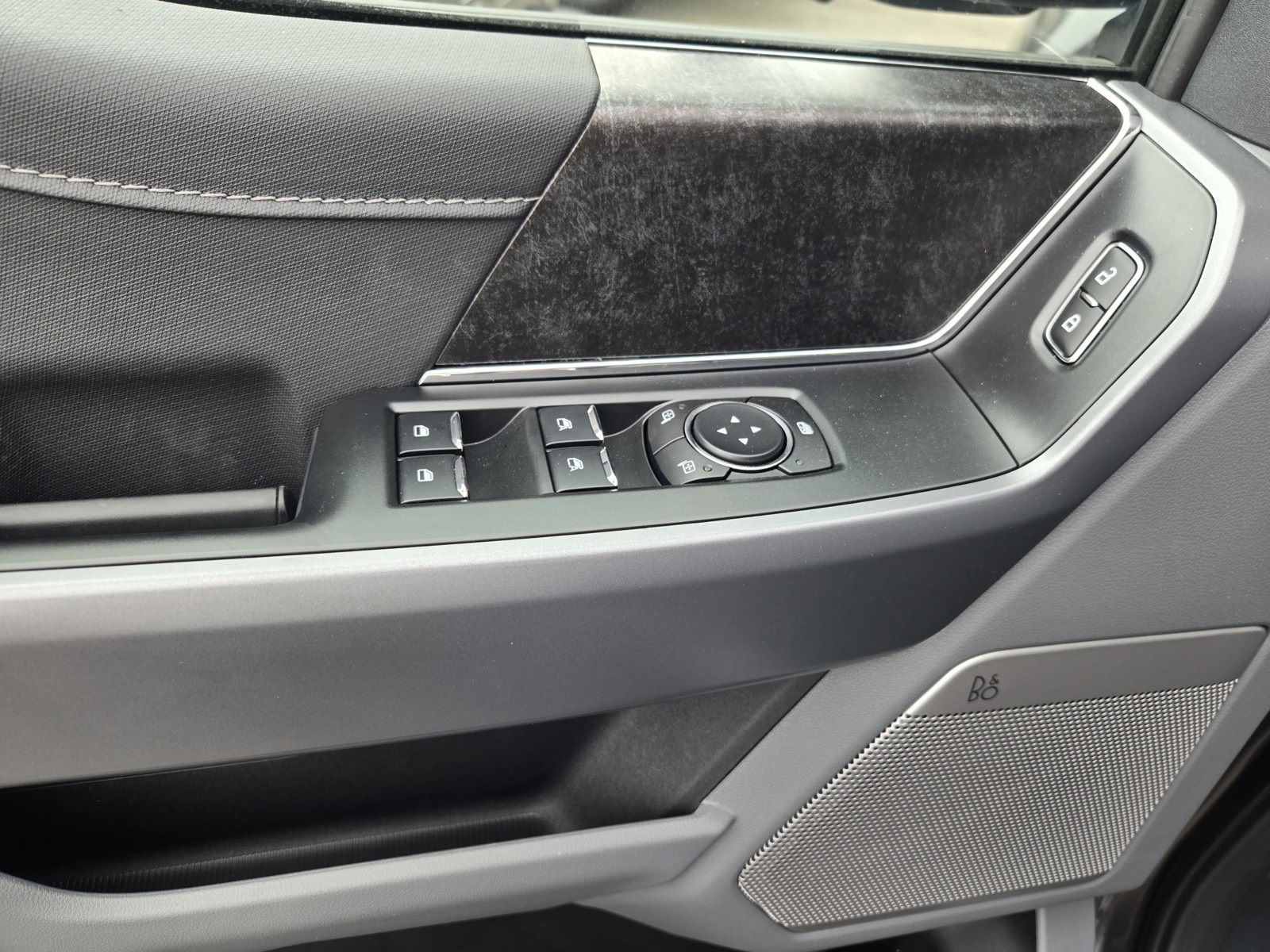 2025 Ford F-150 Lightning photo 7
