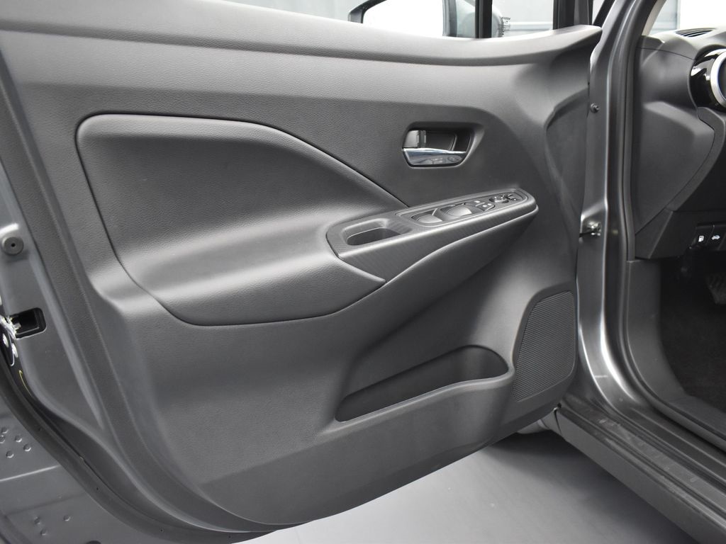 2025 Nissan Versa 1.6 SV photo 25