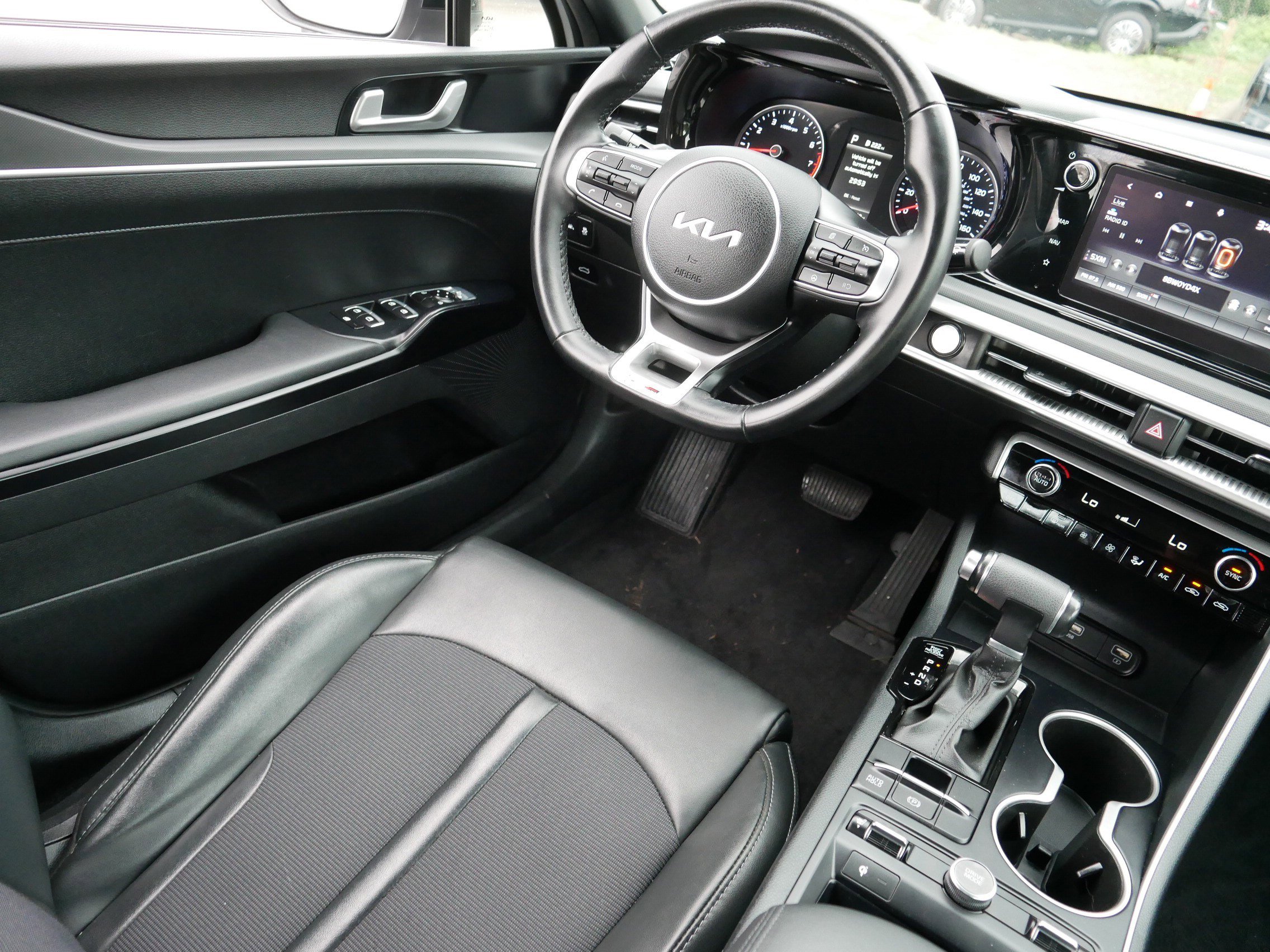 2022 Kia K5 GT-Line photo 9