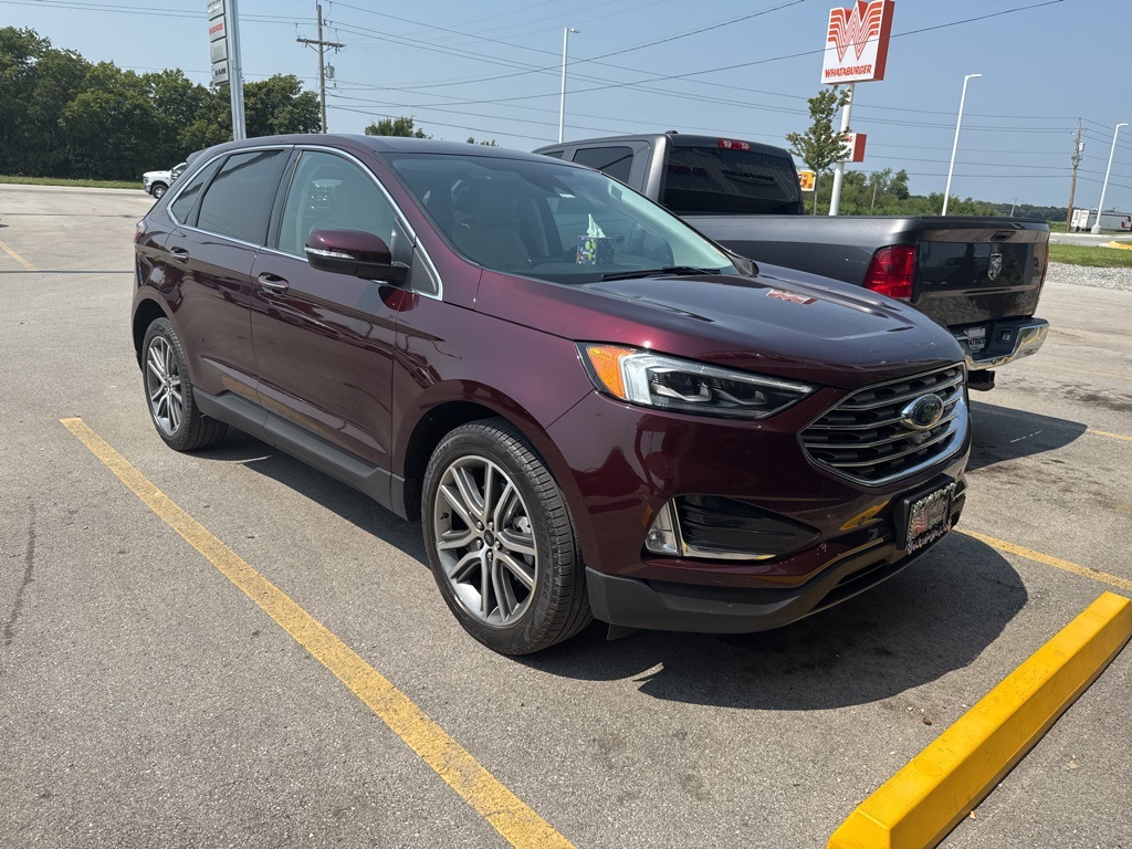 2024 Ford Edge Titanium photo 2