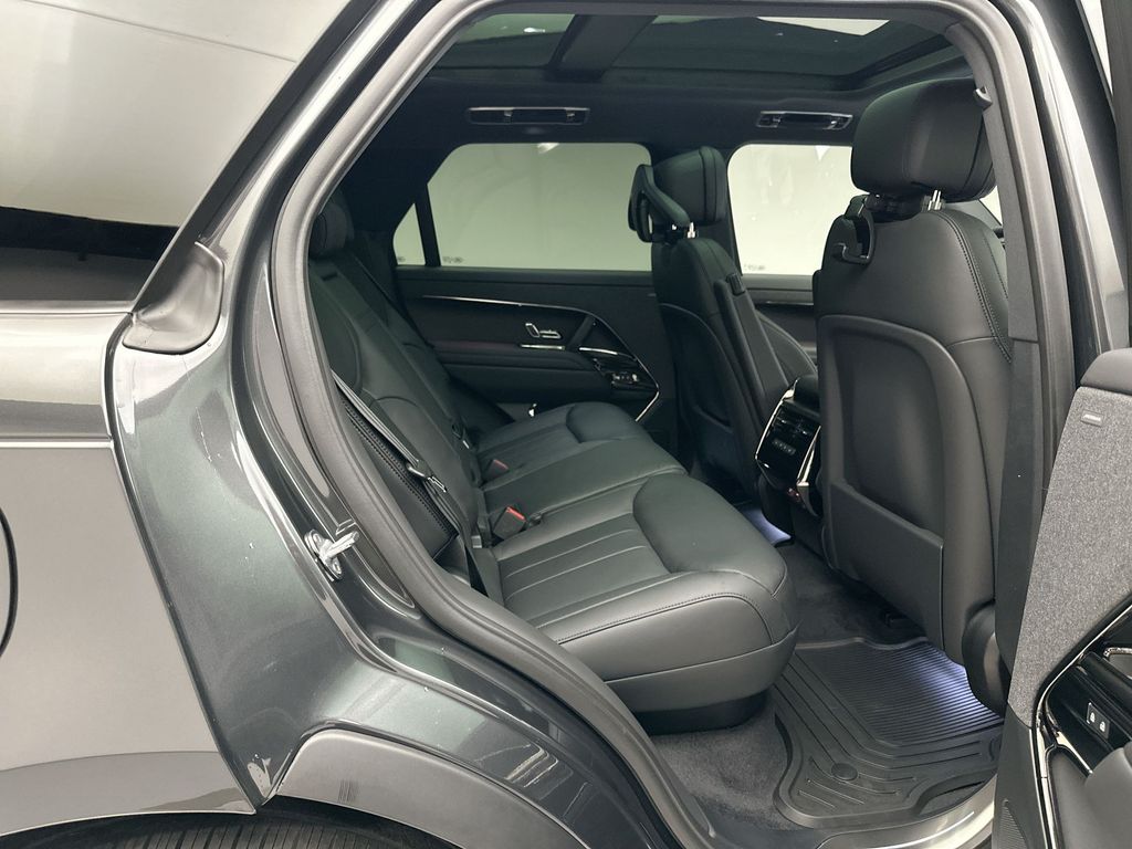 2025 Land Rover Range Rover Sport SE photo 6