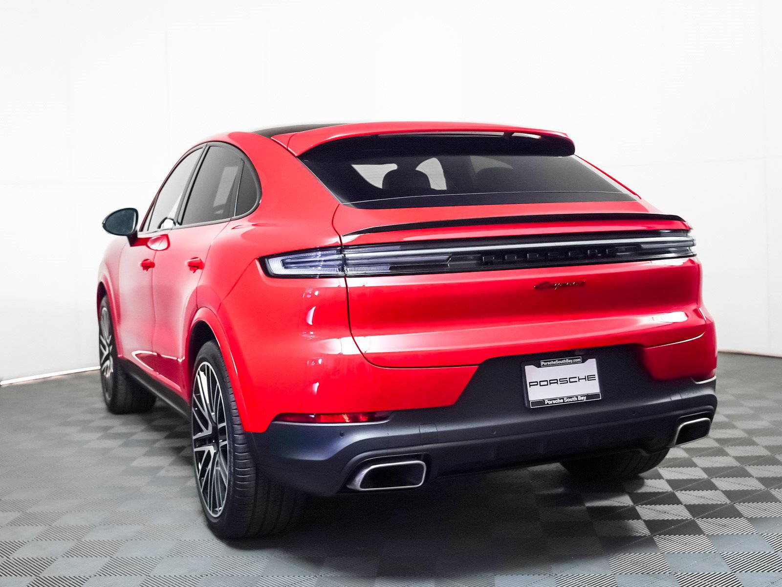 2025 Porsche Cayenne Coupe photo 3