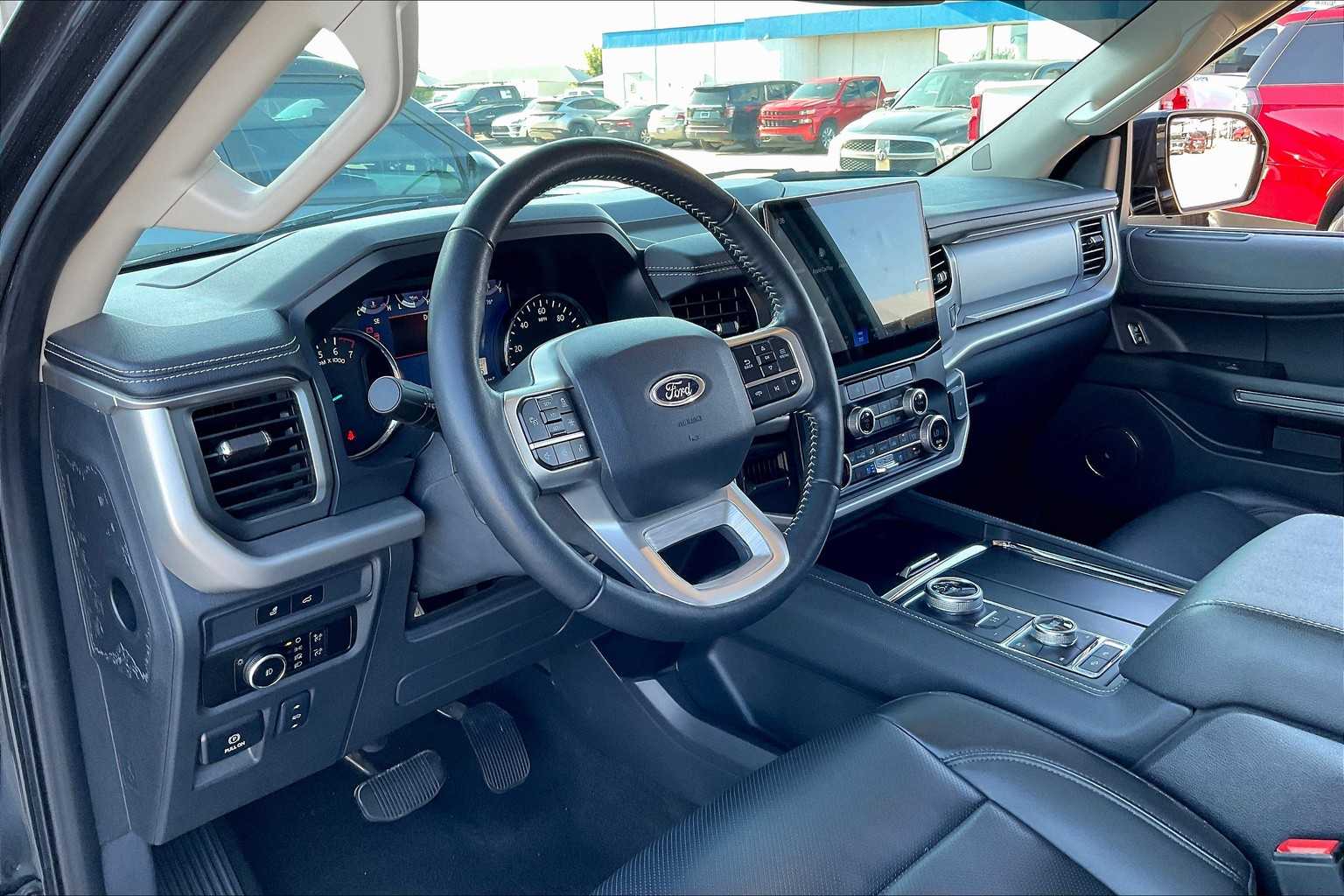 2024 Ford Expedition XLT photo 15
