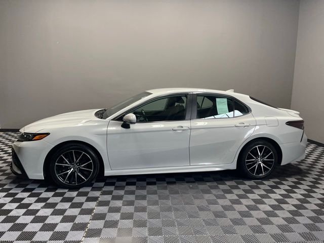 2023 Toyota Camry SE photo 2