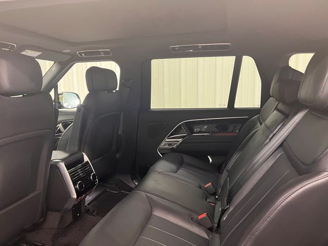 2025 Land Rover Range Rover SE photo 10