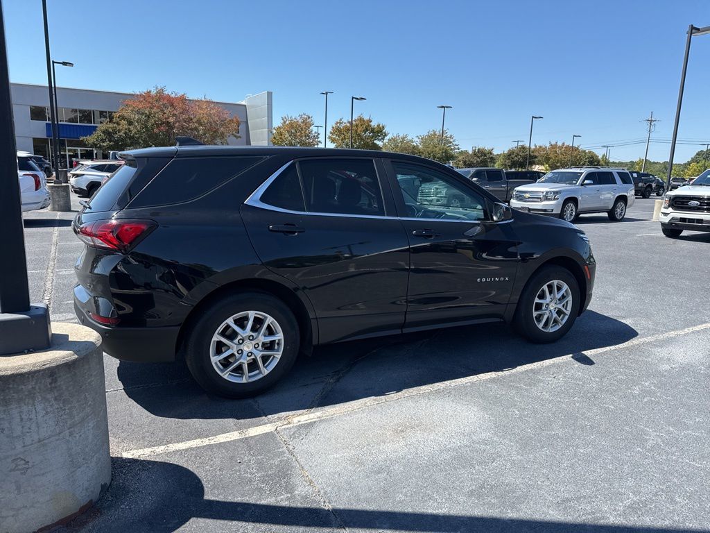 2024 Chevrolet Equinox LT photo 2