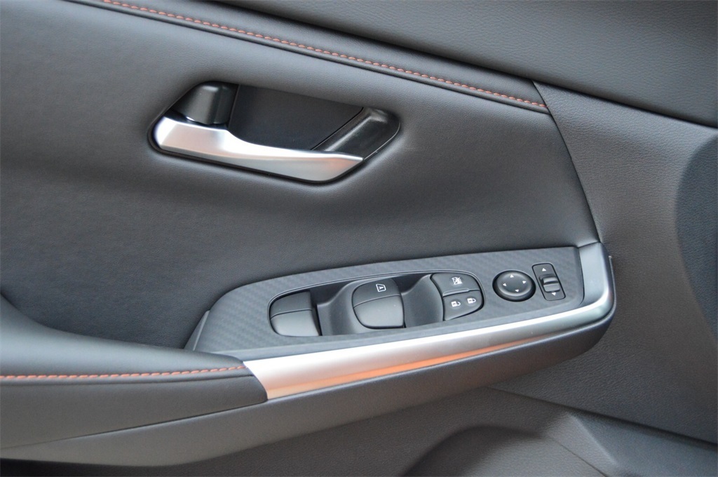2025 Nissan Sentra SR photo 19