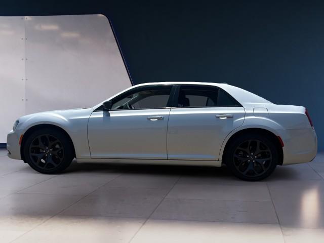2023 Chrysler 300 Touring photo 2