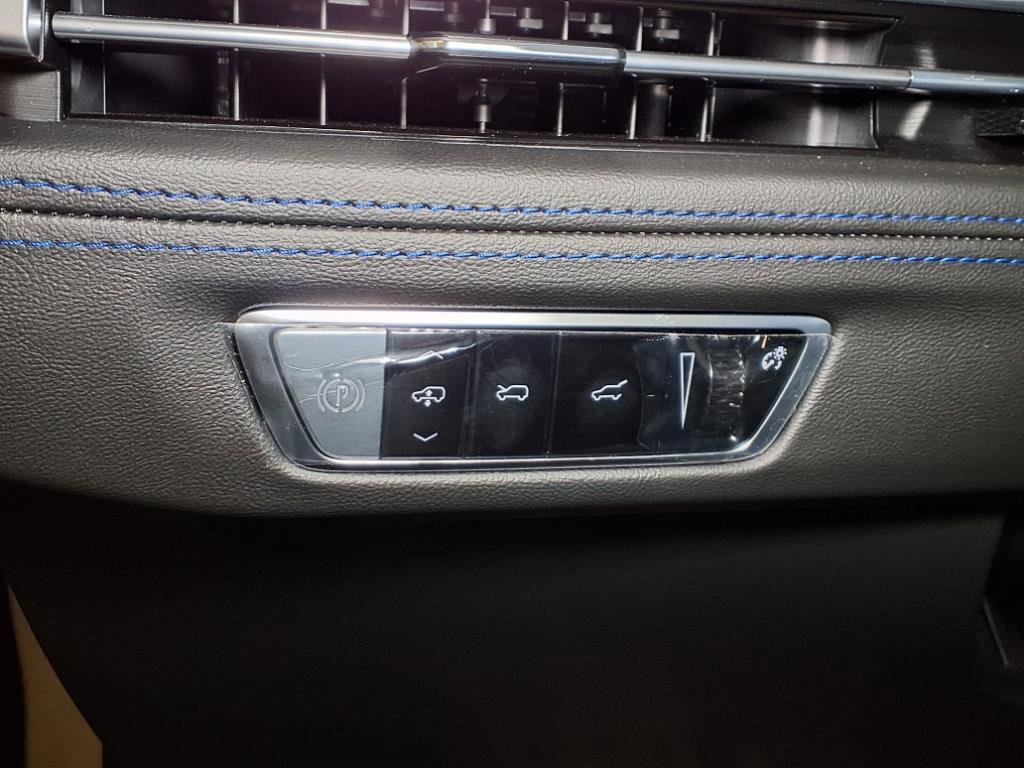 2026 Cadillac Escalade Luxury photo 16