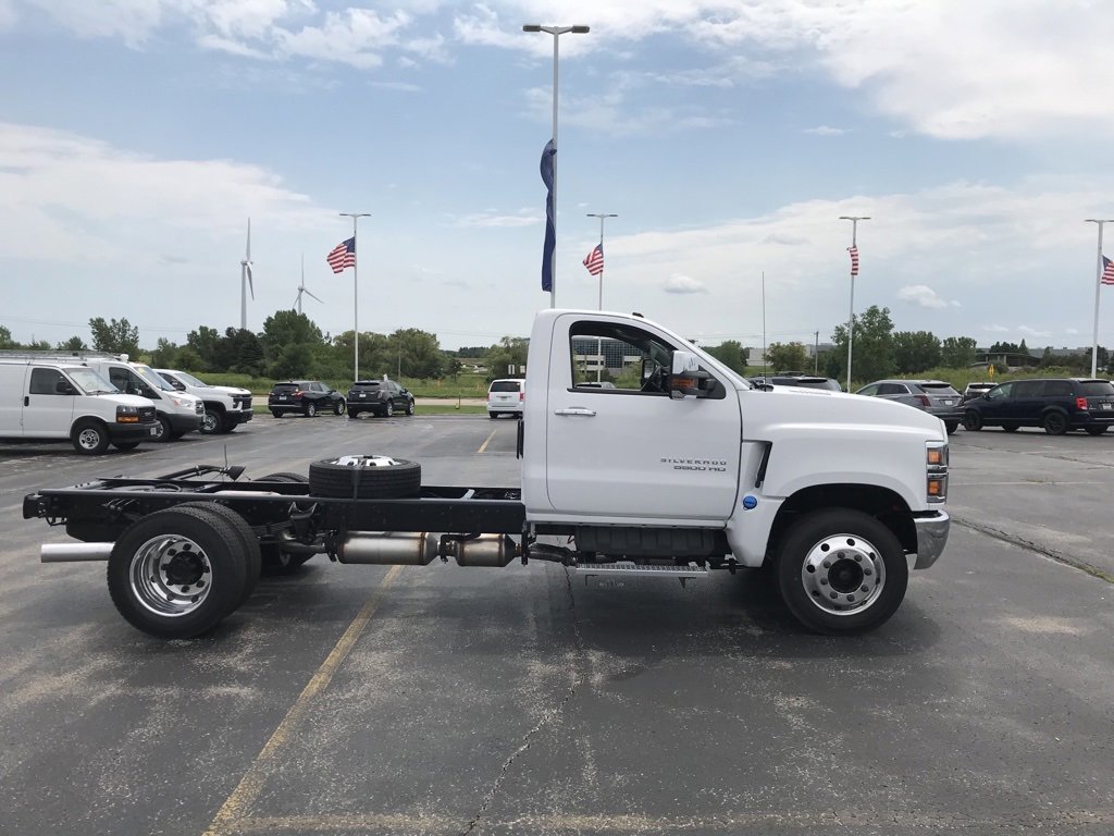 2024 Chevrolet Silverado 5500HD Work Truck photo 2