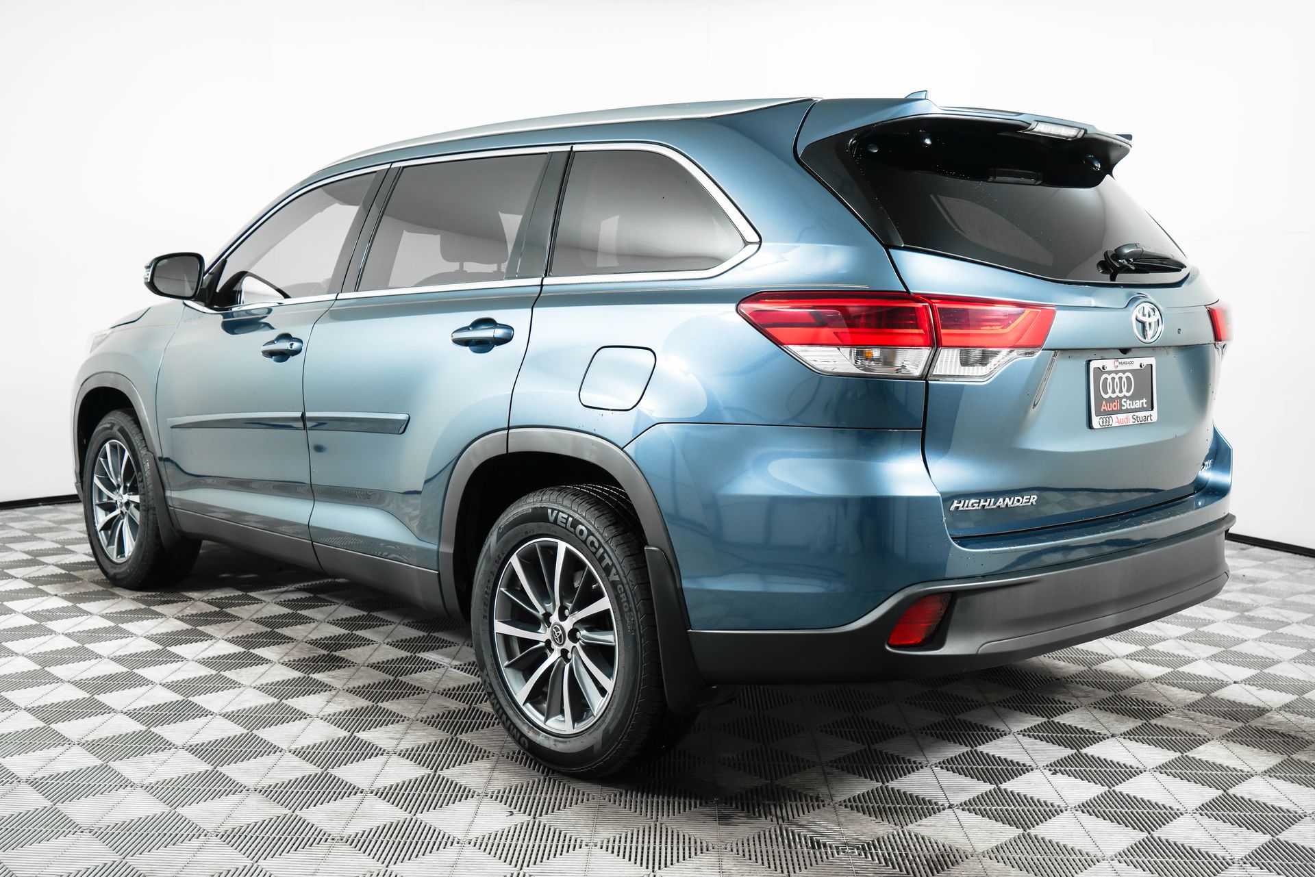 2019 Toyota Highlander XLE photo 3