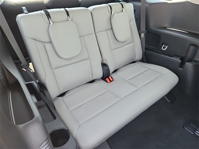 2025 Ford Explorer photo 16