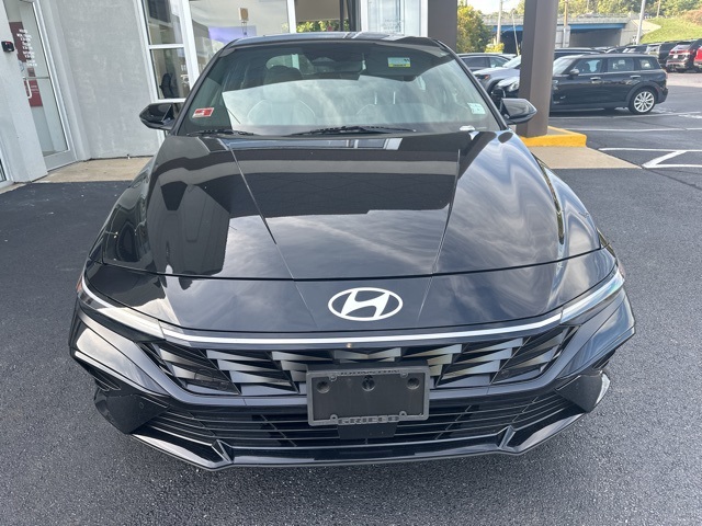 2024 Hyundai Elantra Hybrid Limited photo 2