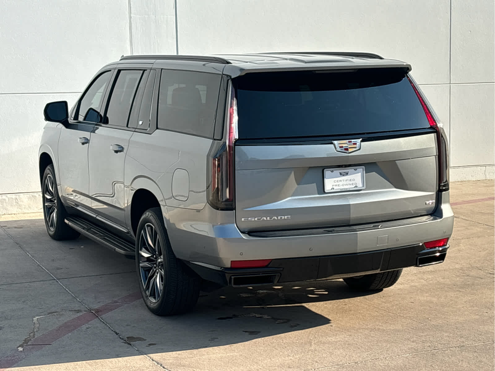 2023 Cadillac Escalade ESV Sport photo 6