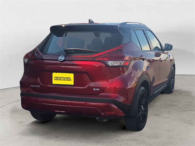 2021 Nissan Kicks SR photo 2