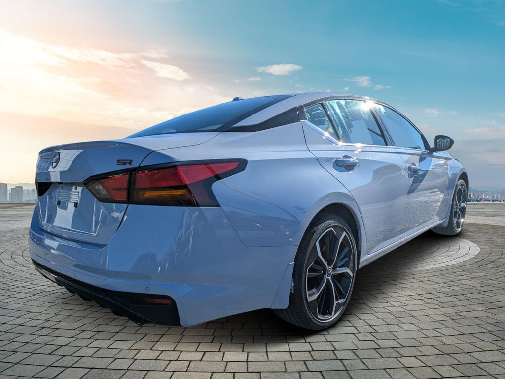 2025 Nissan Altima SR photo 3
