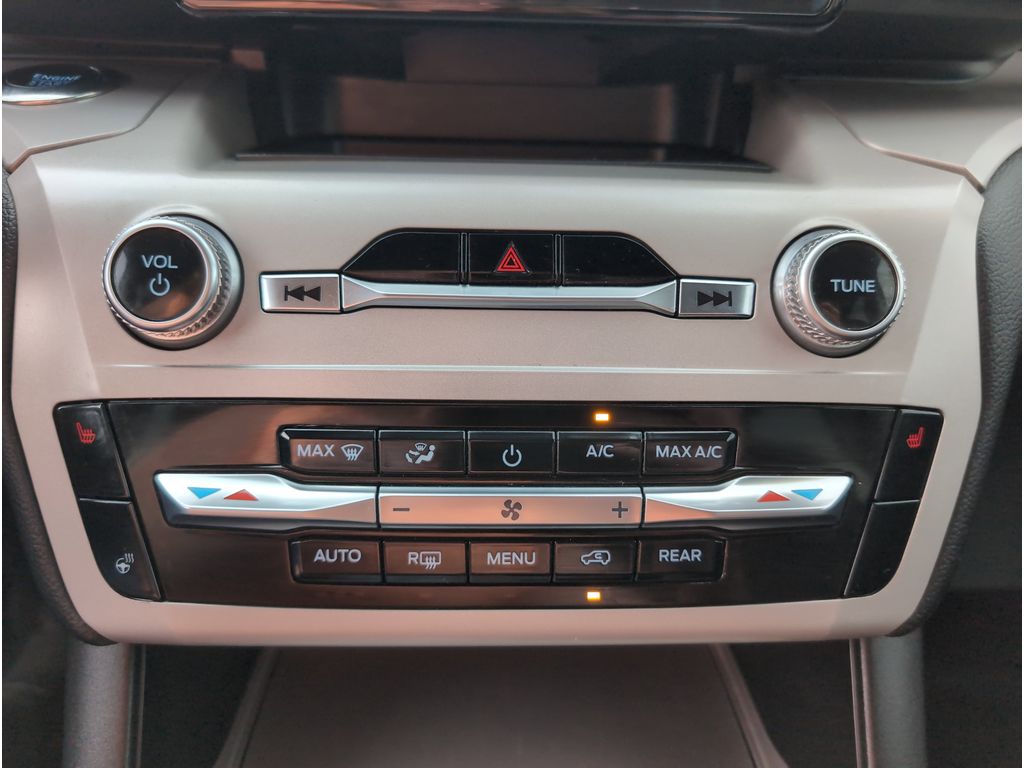 2023 Ford Explorer XLT photo 16