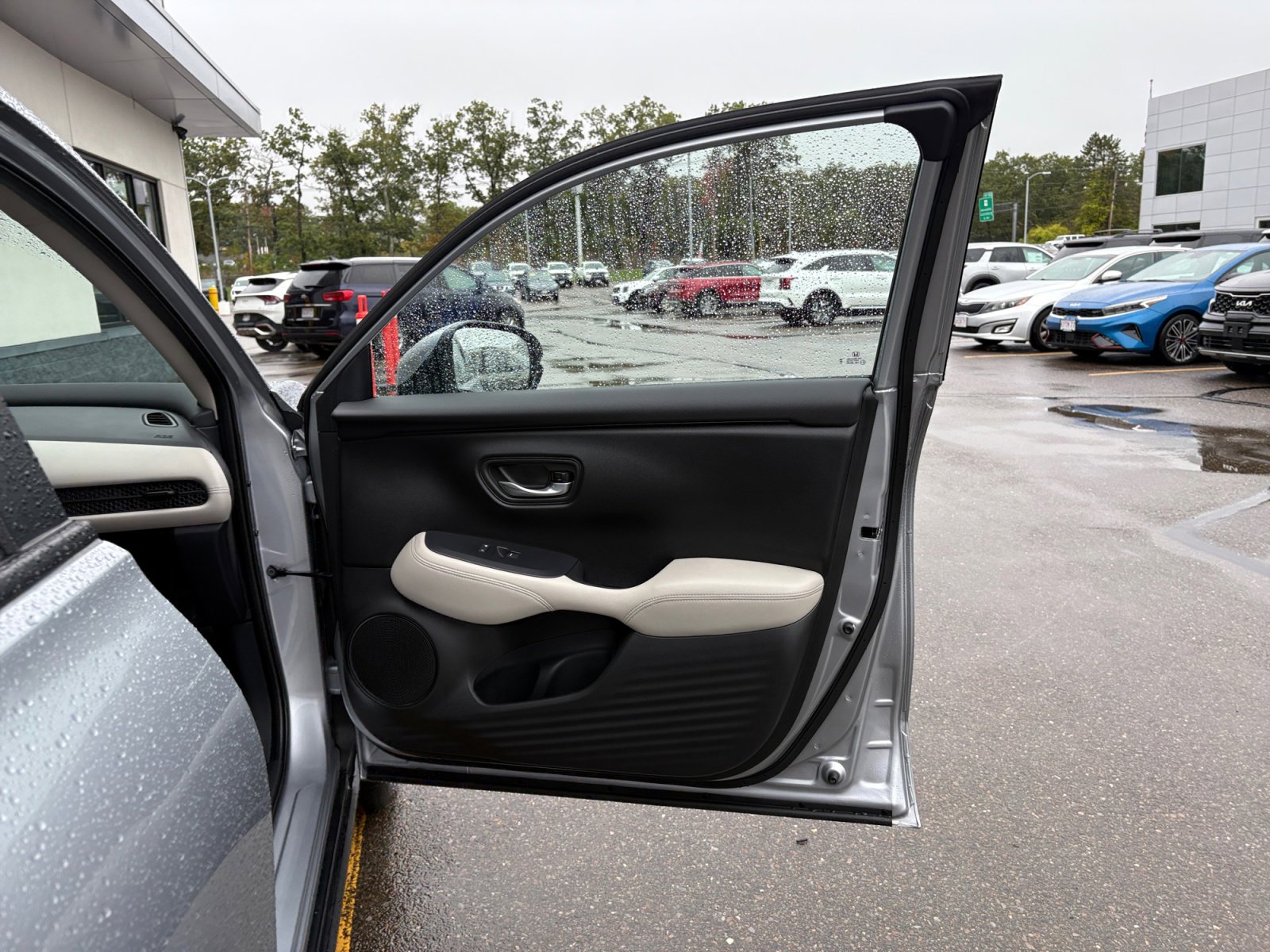 2025 Honda HR-V LX photo 28