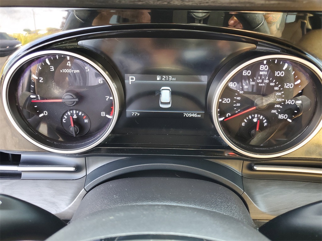 2022 Kia Carnival EX photo 9