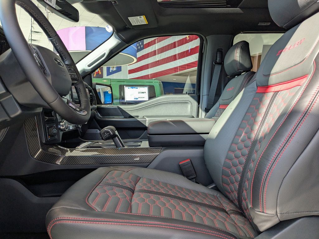 2025 Ford F-150 Lariat photo 9