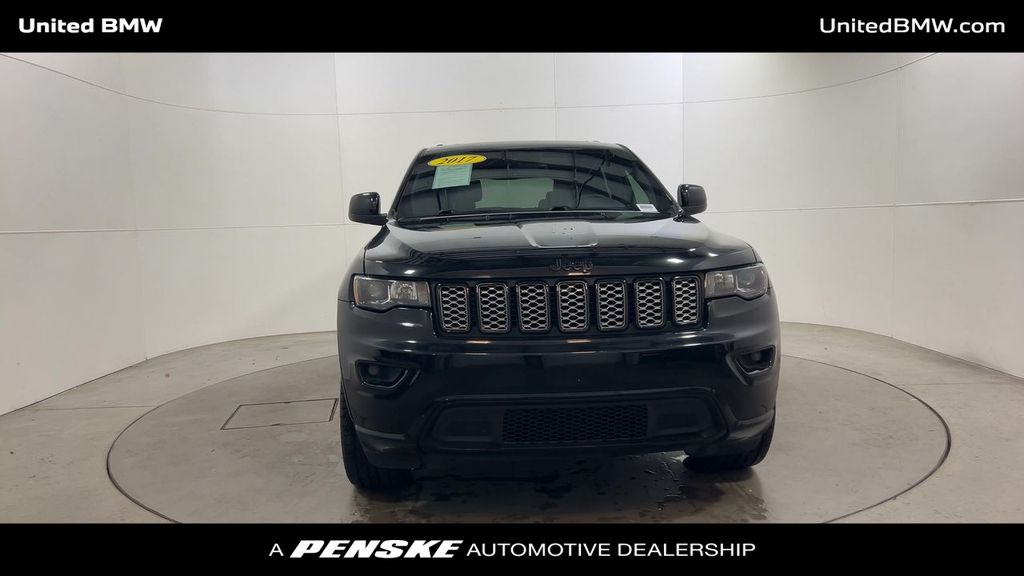 2017 Jeep Grand Cherokee Altitude photo 2