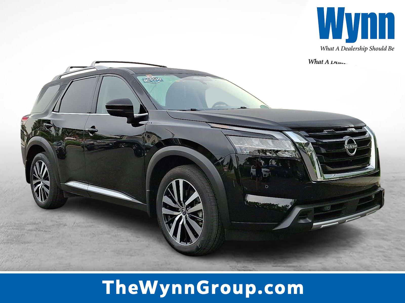 2024 Nissan Pathfinder Platinum's photo