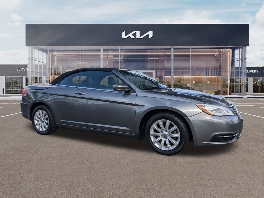 2012 Chrysler 200 Touring's photo