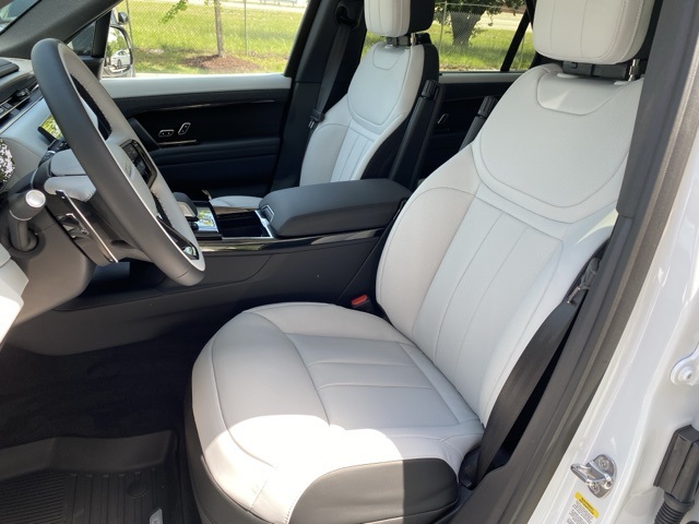 2025 Land Rover Range Rover Sport SE photo 5