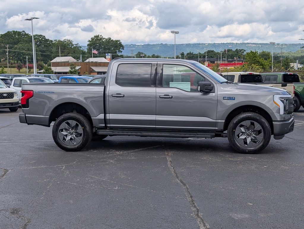2025 Ford F-150 Lightning photo 3
