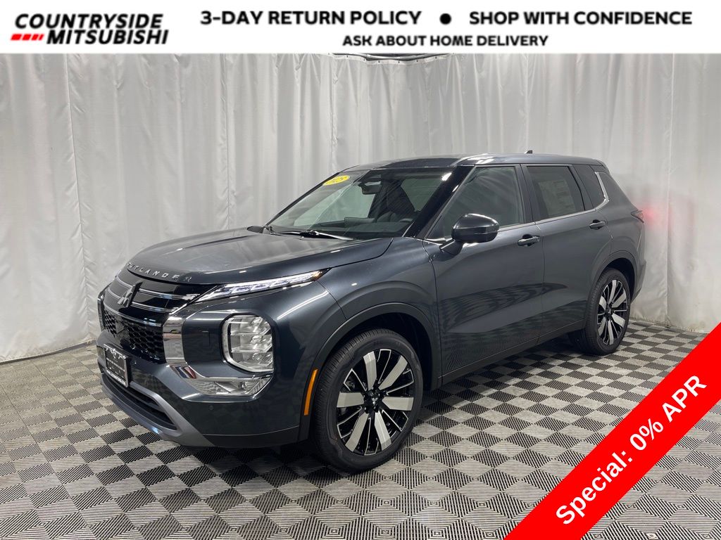 2025 Mitsubishi Outlander SE's photo