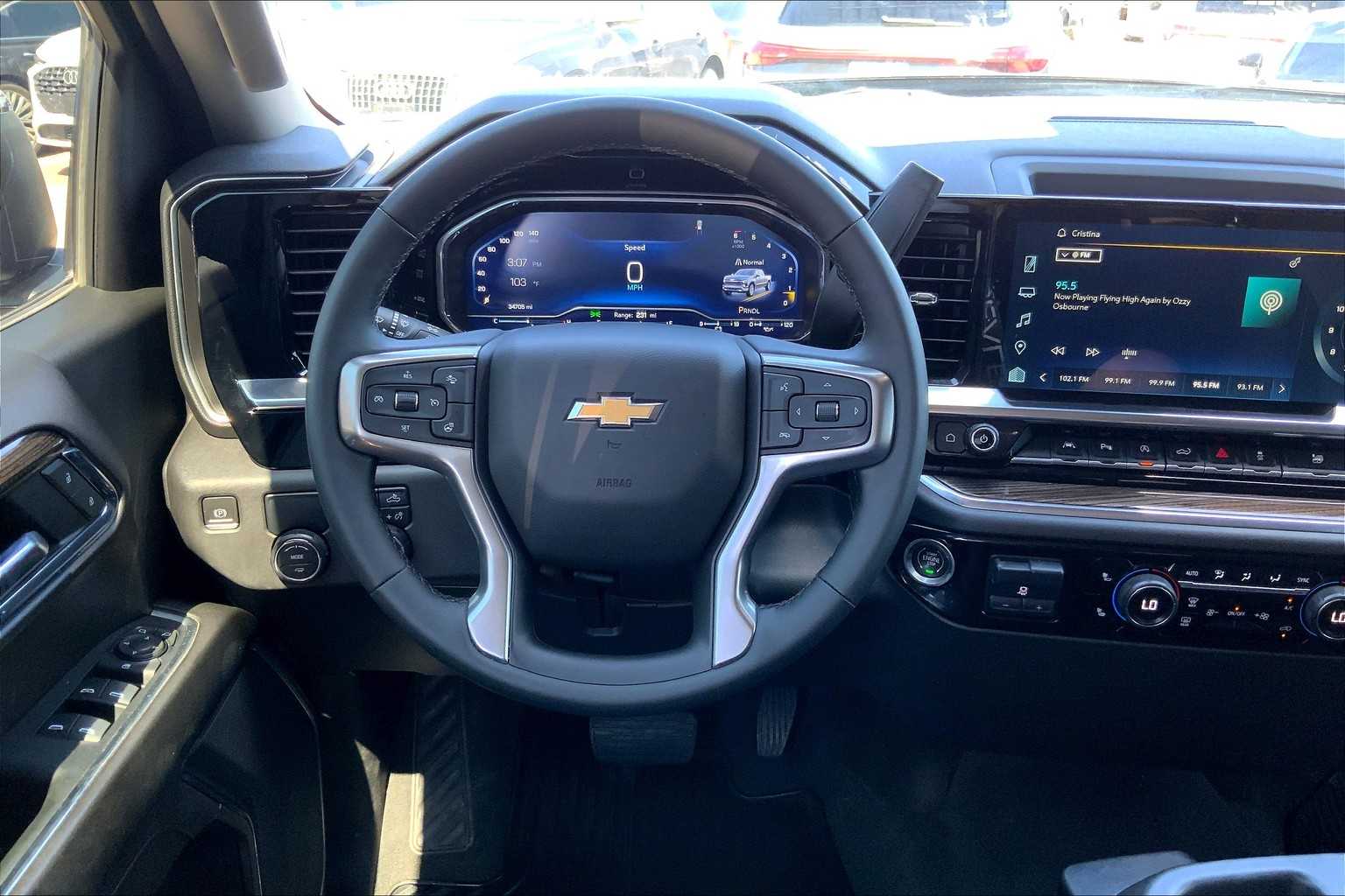 2023 Chevrolet Silverado 1500 LT photo 3