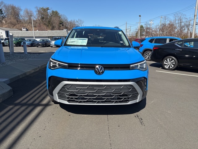 2025 Volkswagen Taos SE photo 3