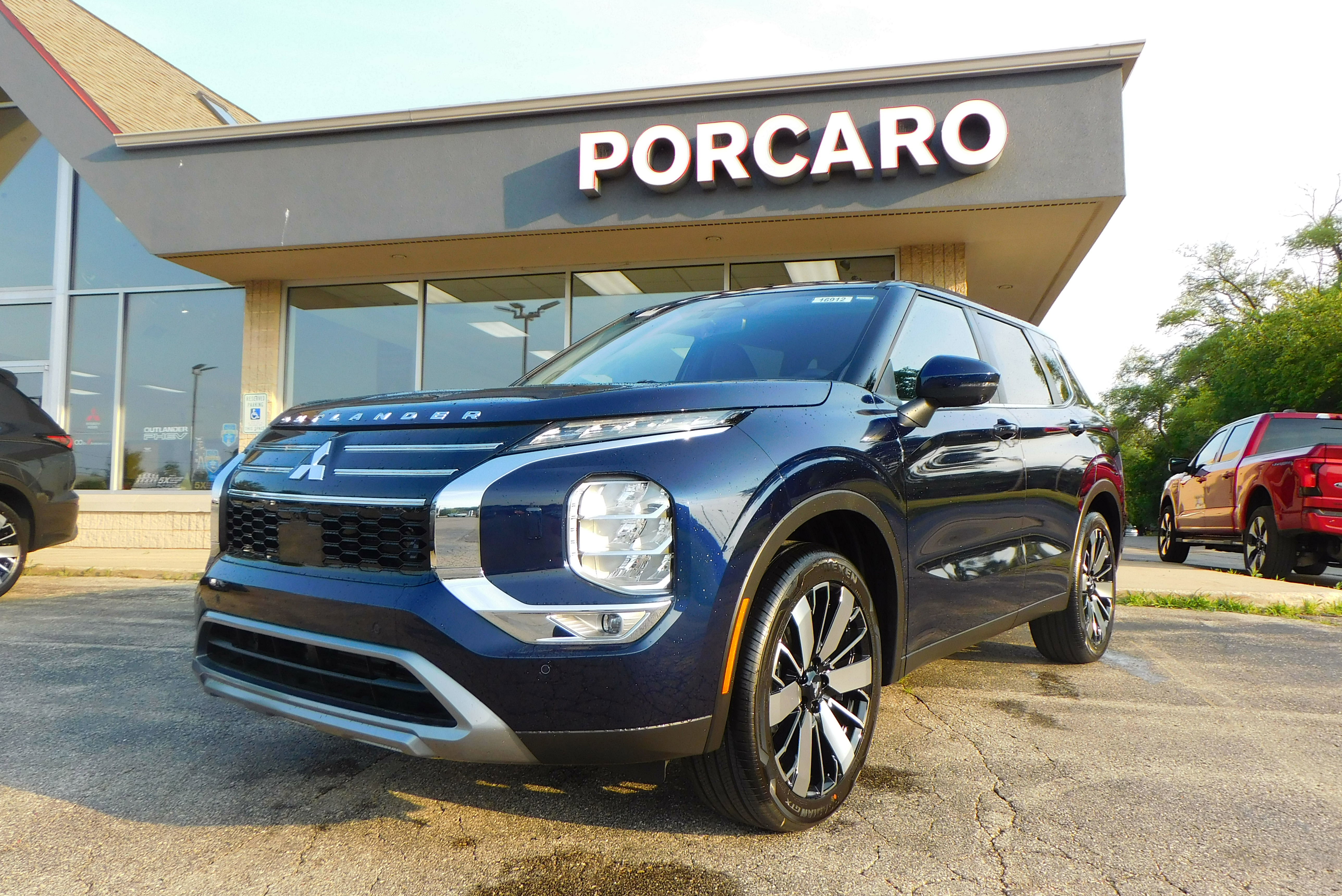 2025 Mitsubishi Outlander SE's photo