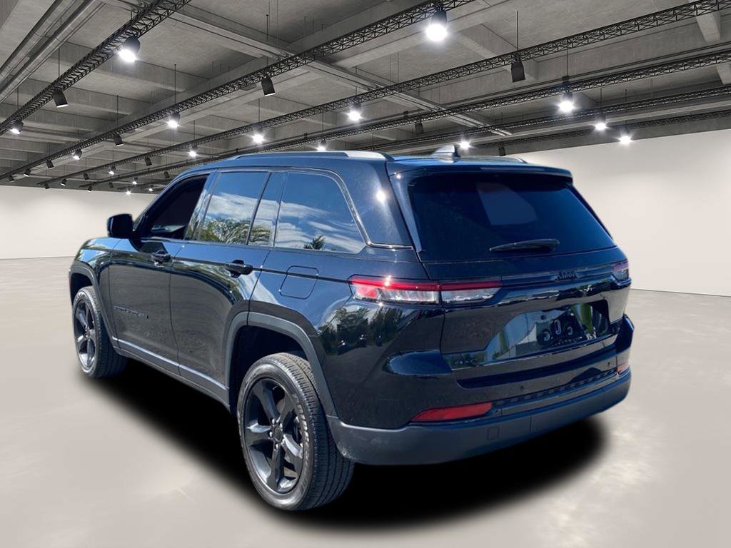 2023 Jeep Grand Cherokee Altitude photo 4