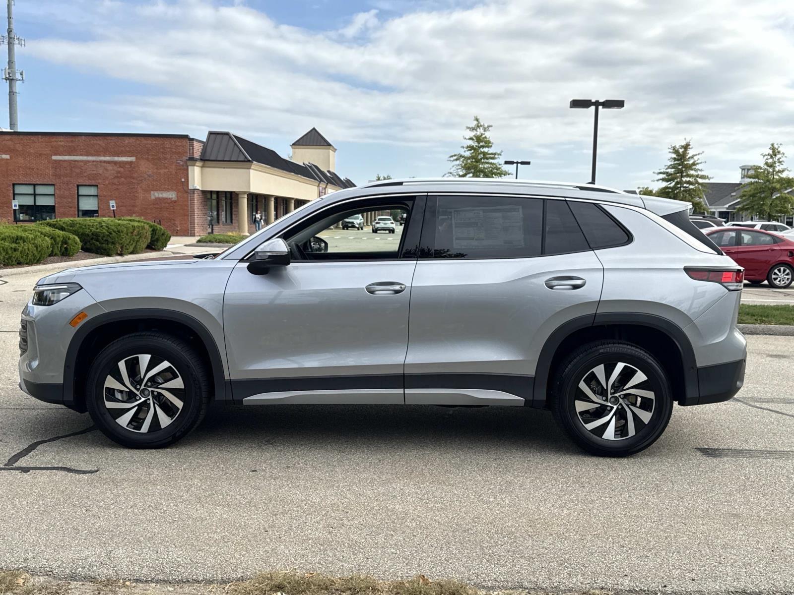 2025 Volkswagen Tiguan S photo 3