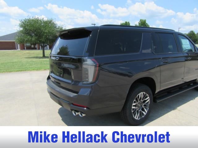 2025 Chevrolet Suburban Z71 photo 6
