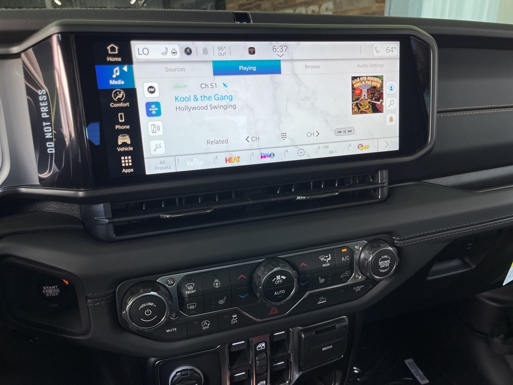 2025 Jeep Gladiator Sport photo 8