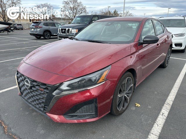 2024 Nissan Altima SR's photo