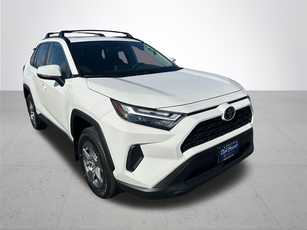 2025 Toyota RAV4 Hybrid XLE photo 5