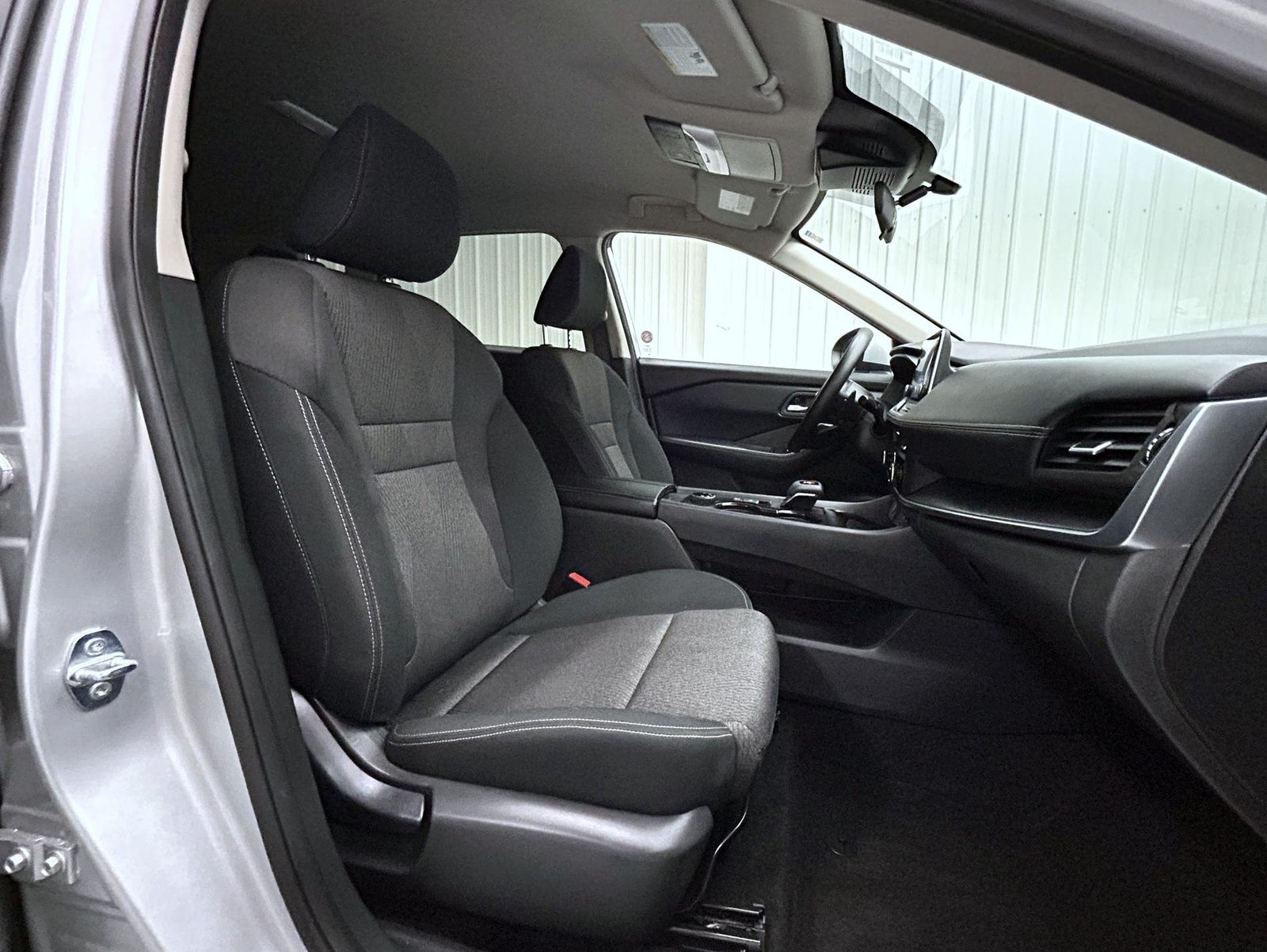 2024 Nissan Rogue SV photo 15